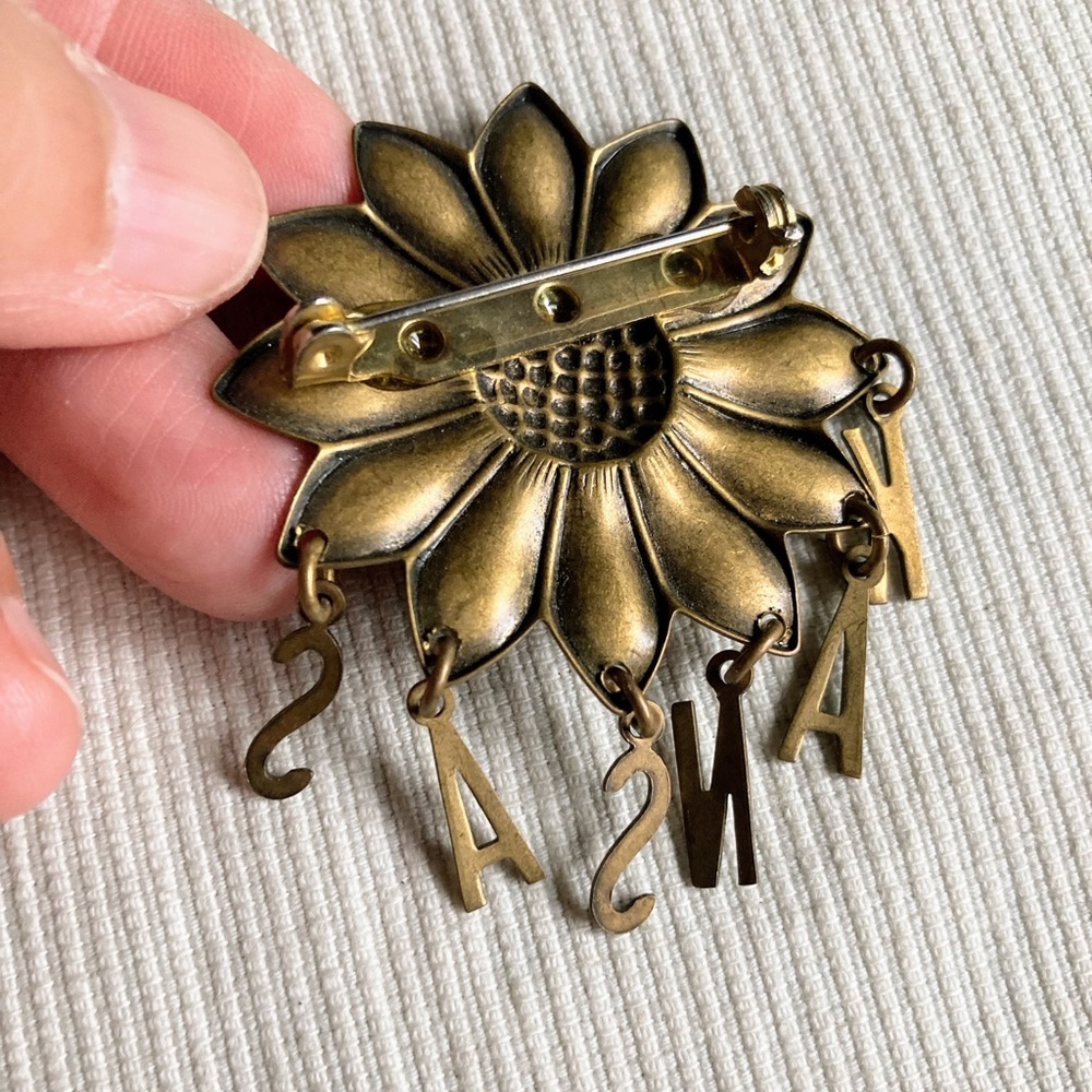 Vintage Kansas Sunflower Ladybug Dangling Letters Brass Brooch Pin - Picture 6 of 6